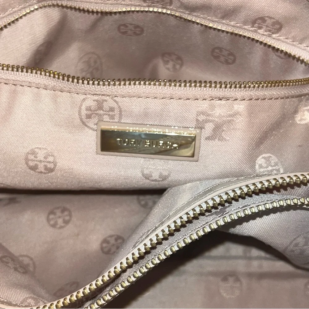 TORY BURCH Marion Quilted Patent Chain-Shoulder Slouchy Tote in Light Oak